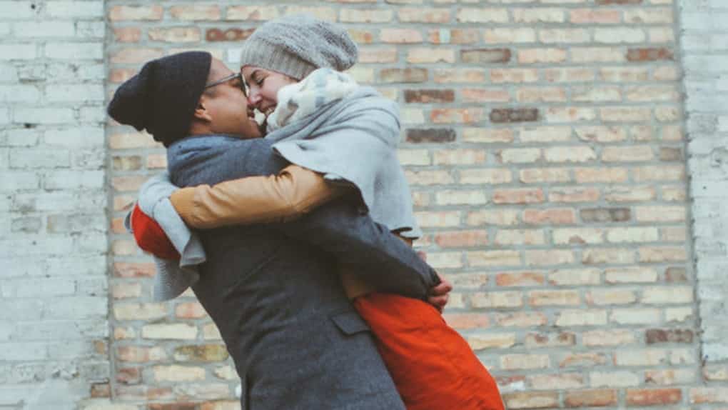 FLIRTING TIPS: 7 TIPS TO GET HIM TO WANT YOU